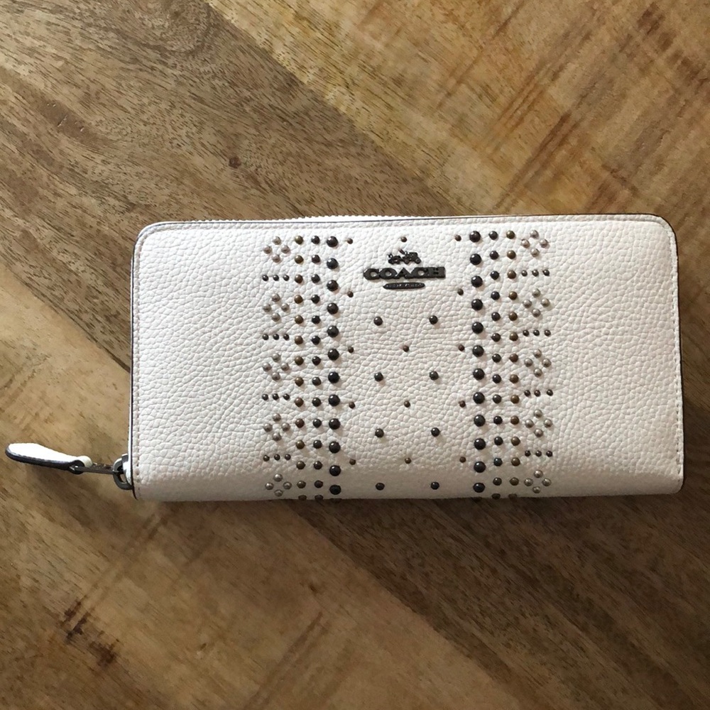 BRAND NEW COACH STUDDED WHITE LEATHER WALLET
